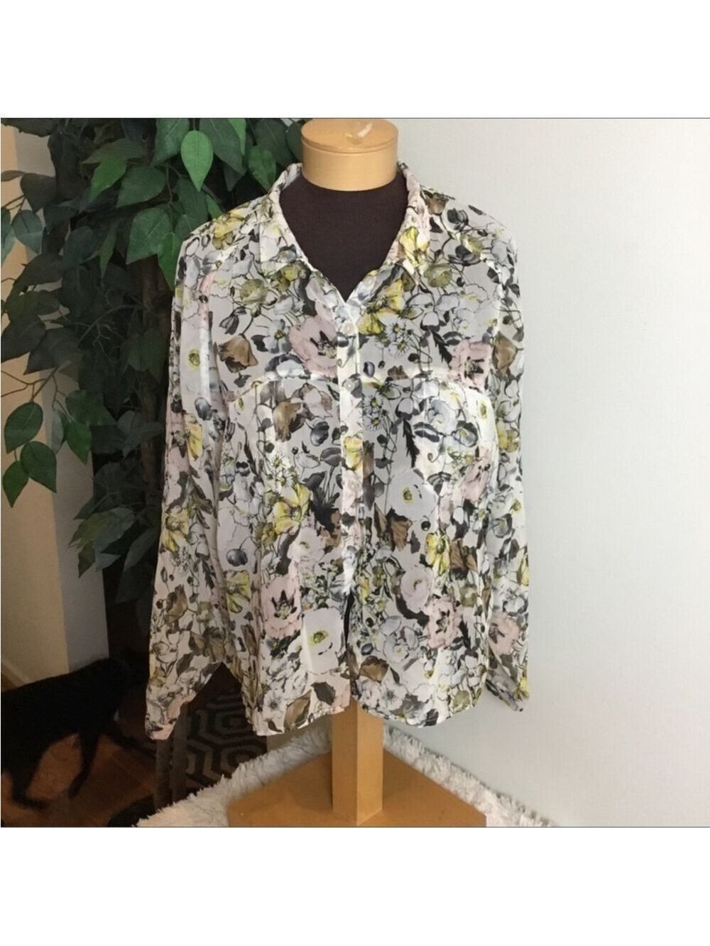 I Jeans by Buffalo button down blouse Womans petite large floral semi …